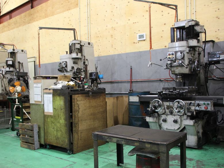 立型フライス盤