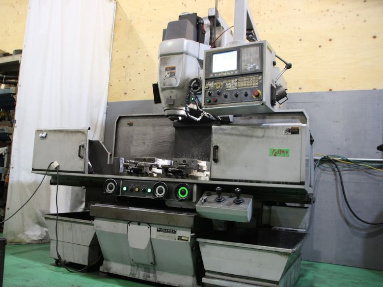 立型NCフライス盤