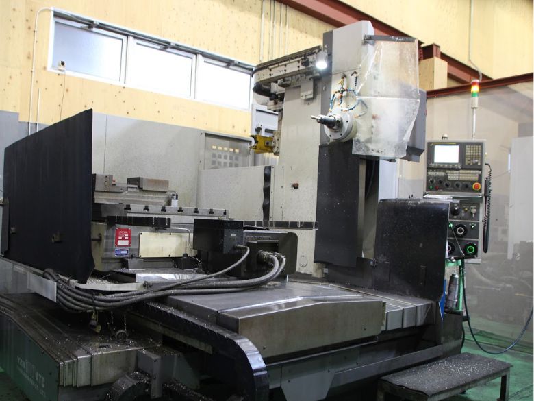 横型NCフライス盤
