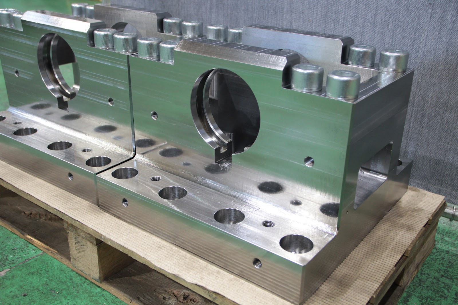 紀陽工作所の印刷・油圧・機器部品事業の製作物:ローラーホルダー