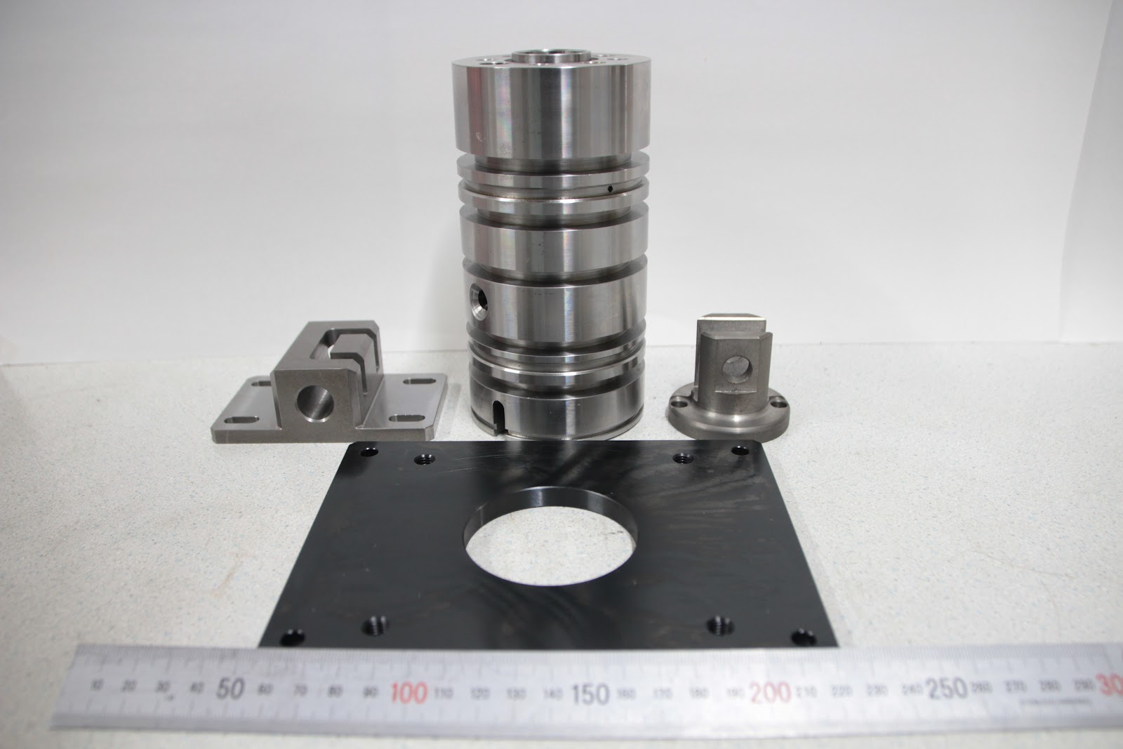 紀陽工作所の工作・昇降・繊維機器部品事業の製作物:巻取機部品